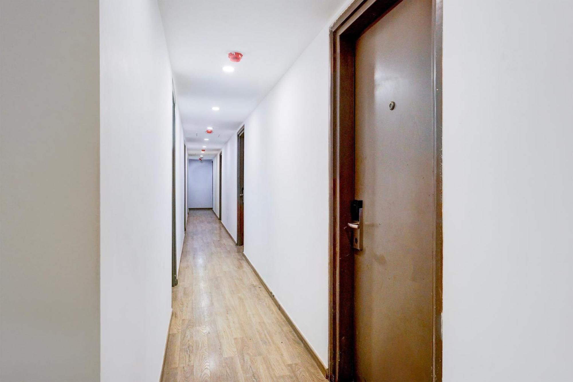 Townhouse Khar The Habitat Hotel Мумбай Екстериор снимка