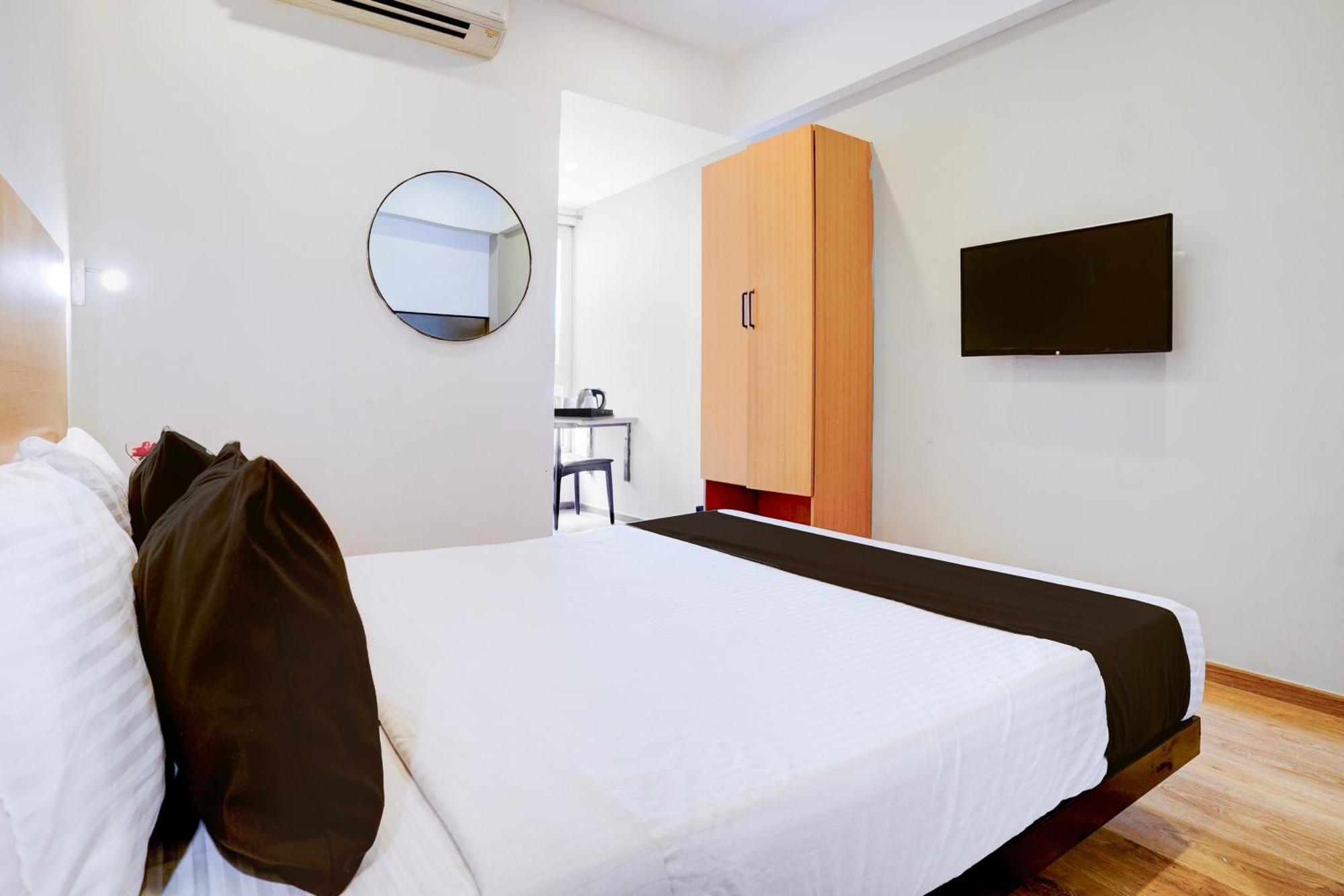 Townhouse Khar The Habitat Hotel Мумбай Екстериор снимка