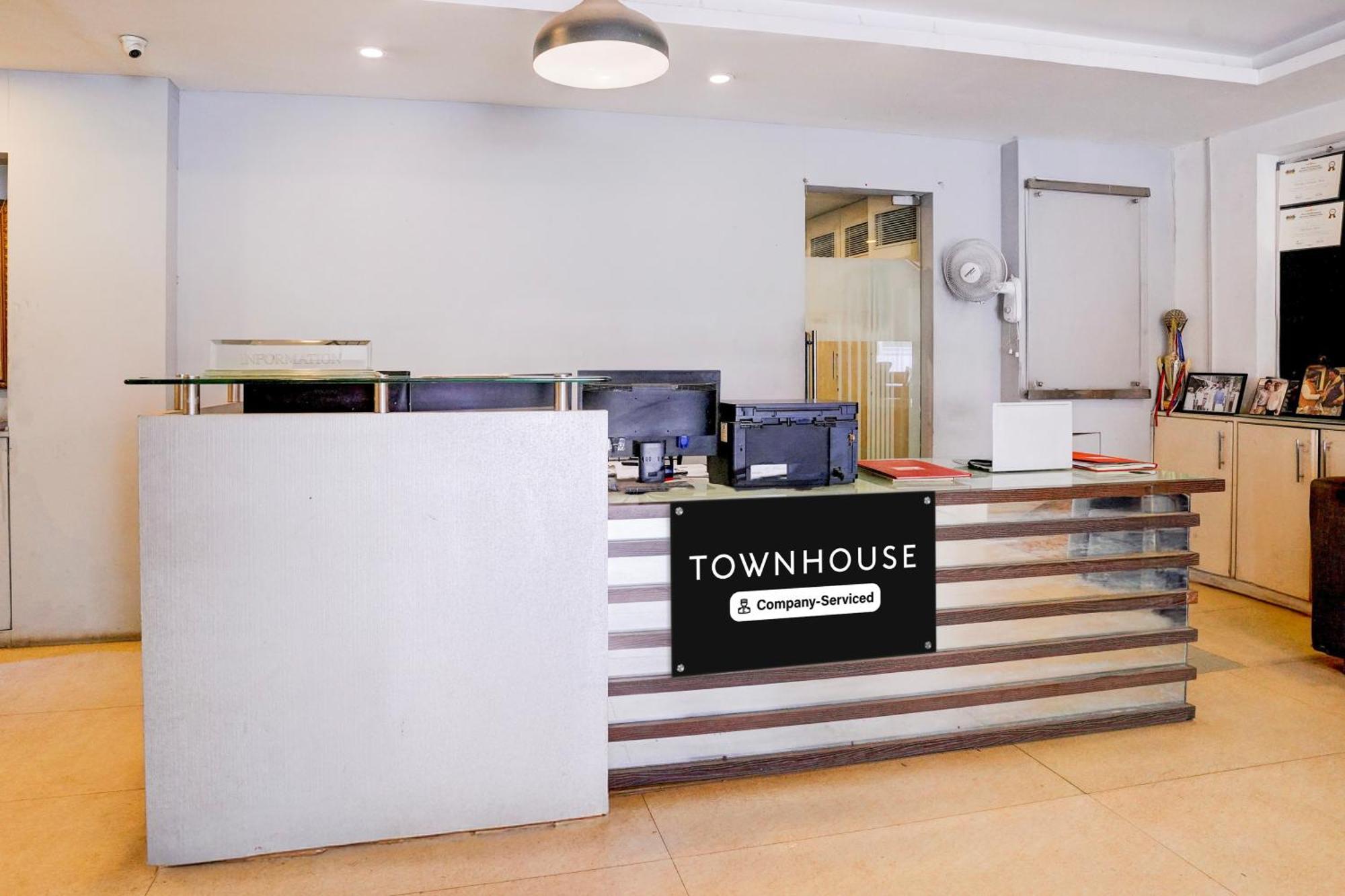 Townhouse Khar The Habitat Hotel Мумбай Екстериор снимка