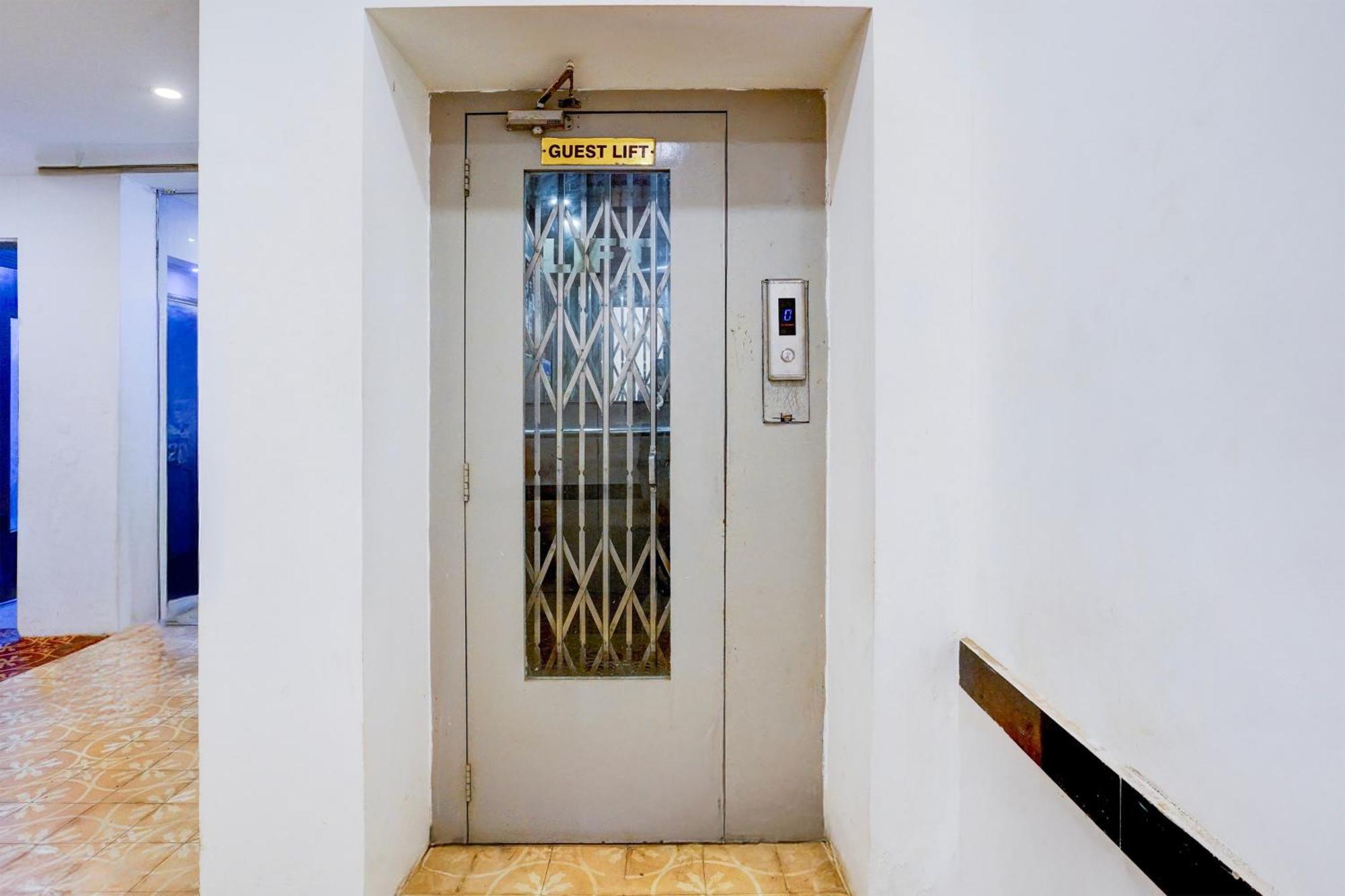 Townhouse Khar The Habitat Hotel Мумбай Екстериор снимка