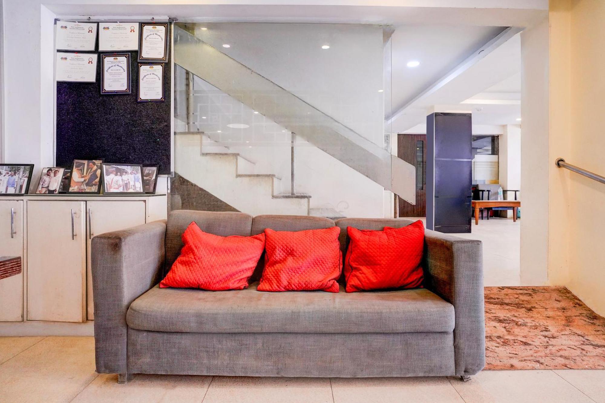 Townhouse Khar The Habitat Hotel Мумбай Екстериор снимка